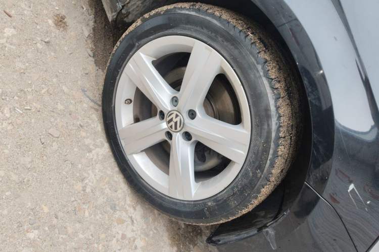 Used Volkswagen Magotan 2015 1.8TSI Prestige Model Right Front Wheel Hub