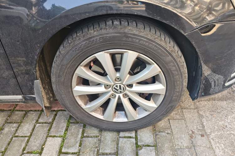 Used Volkswagen Magotan 2015 1.8TSI Advanced Model Right Front Wheel Hub