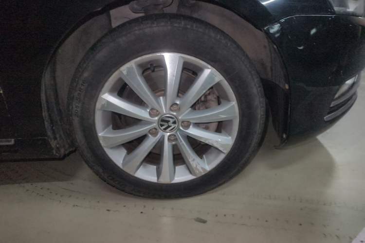 Used Volkswagen Magotan 2015 1.8TSI Advanced Model Right Front Wheel Hub