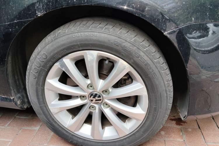 Used Volkswagen Magotan 2015 1.8TSI Luxury Model Right Front Wheel Hub