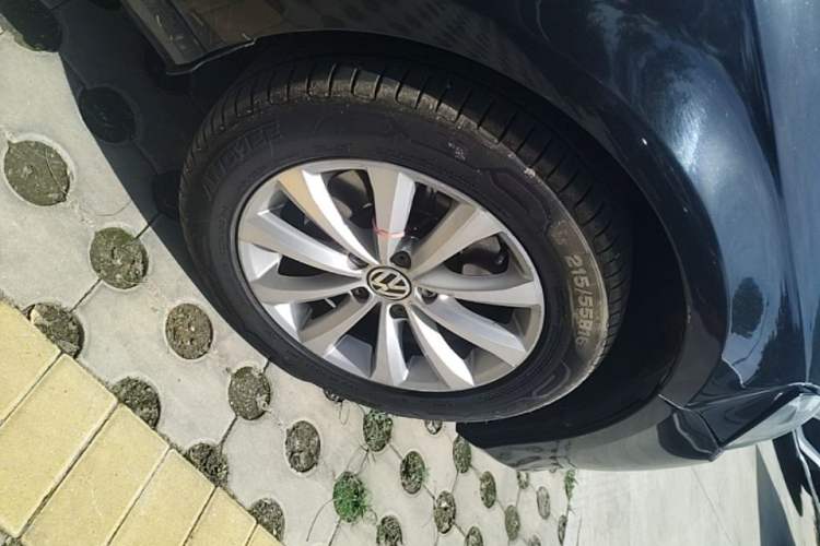 Used Volkswagen Magotan 2015 1.8TSI Luxury Model Right Front Wheel Hub