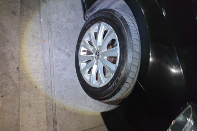 Used Volkswagen Magotan 2015 1.8TSI Luxury Model Right Front Wheel Hub