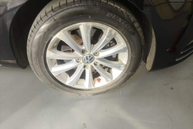 Used Volkswagen Magotan 2015 1.8TSI Luxury Model Right Front Wheel Hub