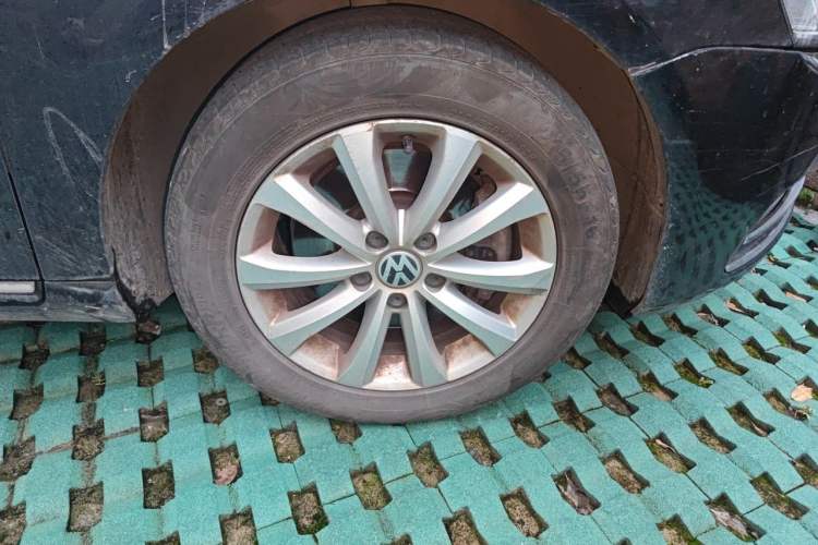 Used Volkswagen Magotan 2015 1.8TSI Luxury Model Right Front Wheel Hub