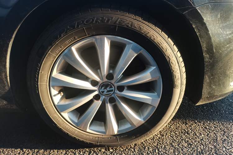 Used Volkswagen Magotan 2015 1.8TSI Advanced Model Right Front Wheel Hub