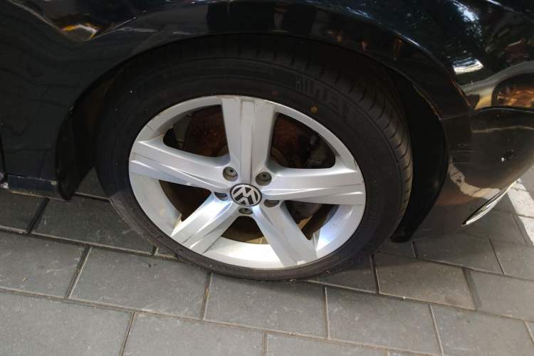 Used Volkswagen Magotan 2015 1.8TSI Prestige Model Right Front Wheel Hub