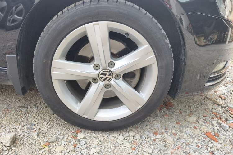 Used Volkswagen Magotan 2015 1.8TSI Prestige Model Right Front Wheel Hub