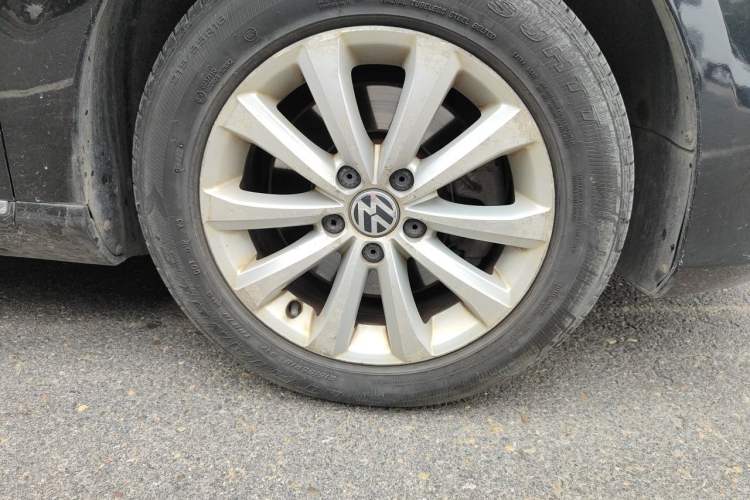 Used Volkswagen Magotan 2015 Facelift 1.8TSI Luxury Model Right Front Wheel Hub