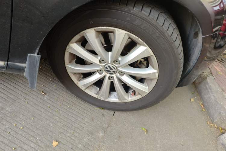 Used Volkswagen Magotan 2015 1.8TSI Advanced Model Right Front Wheel Hub