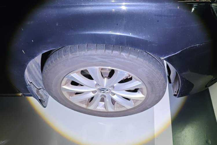 Used Volkswagen Magotan 2015 Facelift 1.8TSI Luxury Model Right Front Wheel Hub