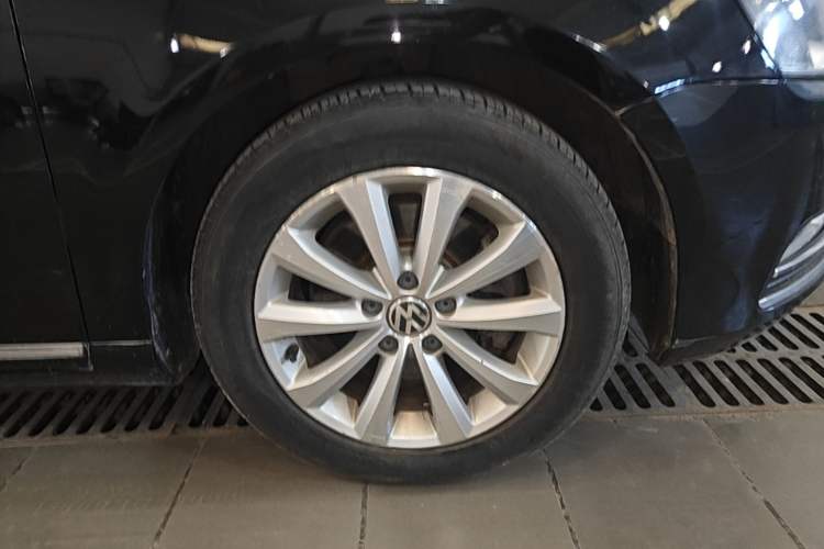 Used Volkswagen Magotan 2015 1.8TSI Advanced Model Right Front Wheel Hub