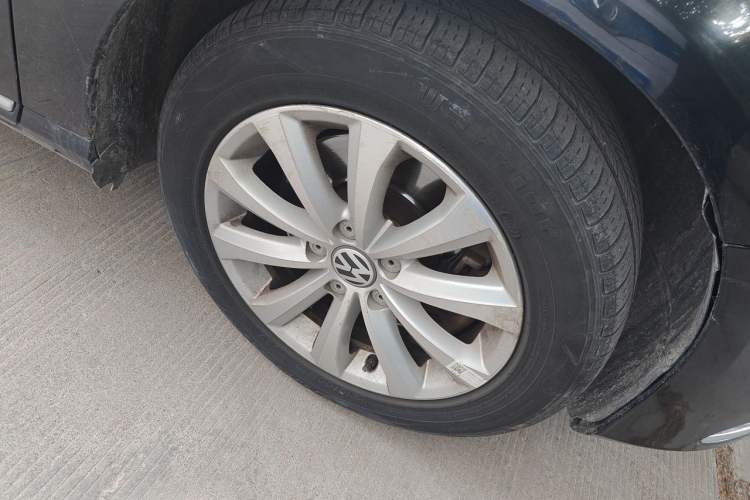 Used Volkswagen Magotan 2015 1.8TSI Luxury Model Right Front Wheel Hub