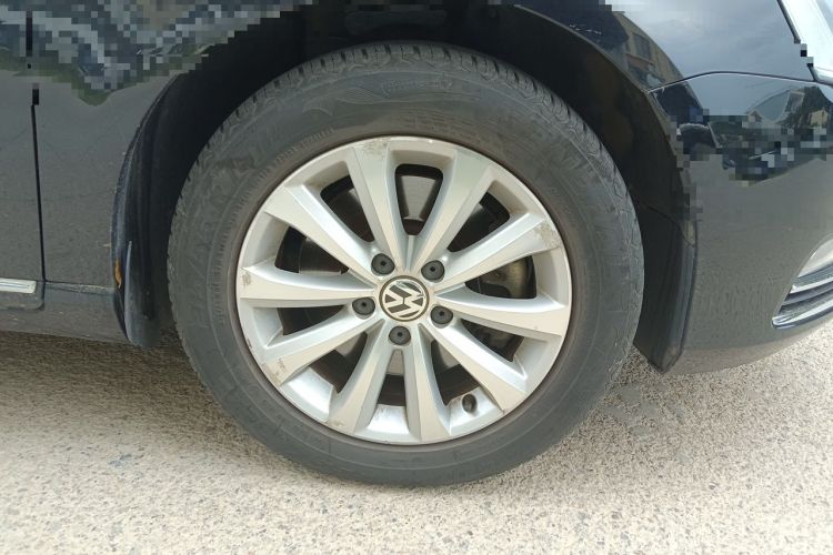 Used Volkswagen Magotan 2015 Facelift 1.8TSI Luxury Model Right Front Wheel Hub