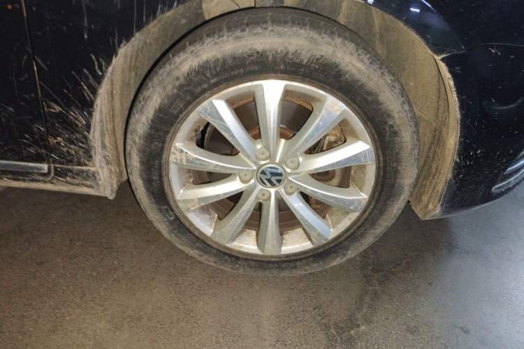 Used Volkswagen Magotan 2015 1.8TSI Luxury Model Right Front Wheel Hub