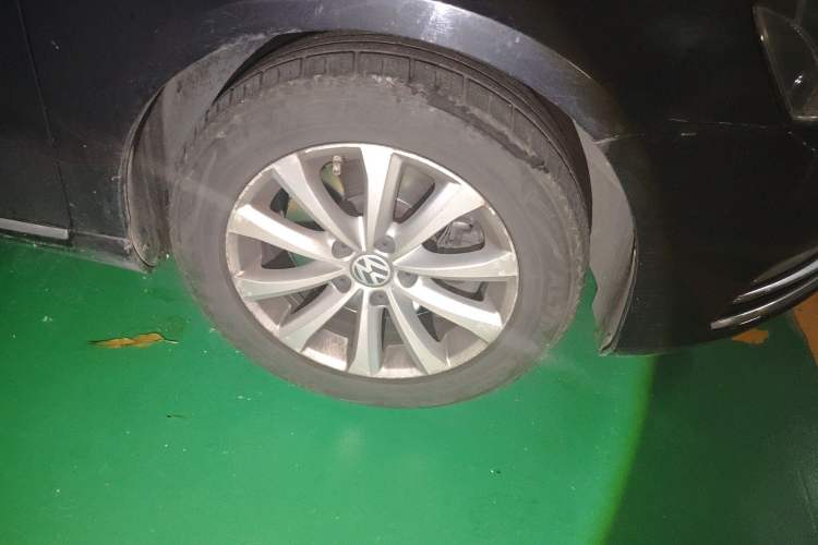 Used Volkswagen Magotan 2015 1.8TSI Advanced Model Right Front Wheel Hub
