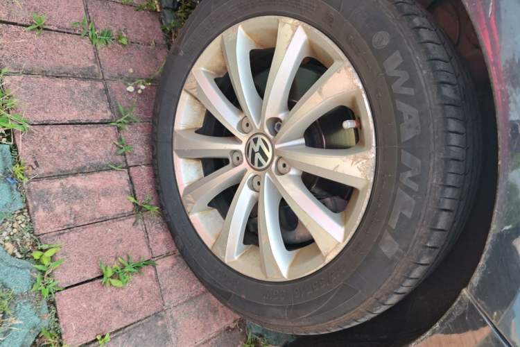 Used Volkswagen Magotan 2015 1.8TSI Advanced Model Right Front Wheel Hub