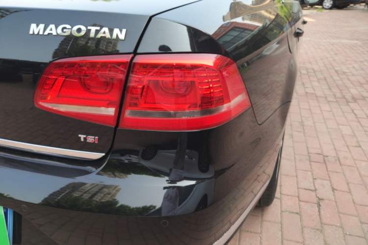 Used Volkswagen Magotan 2015 1.8TSI Luxury Model Right Rear Taillight