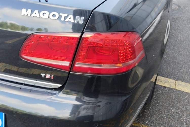 Used Volkswagen Magotan 2015 1.8TSI Luxury Model Right Rear Taillight
