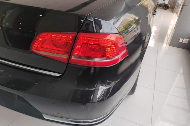 Used Volkswagen Magotan 2015 Facelift 1.8TSI Luxury Model Right Rear Taillight
