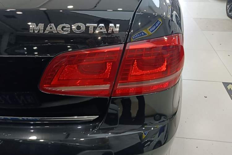 Used Volkswagen Magotan 2015 Facelift 1.8TSI Luxury Model Right Rear Taillight