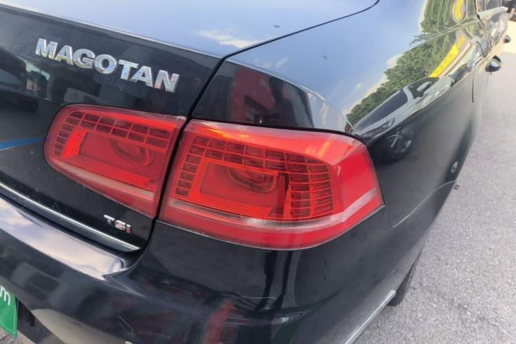 Used Volkswagen Magotan 2015 1.8TSI Advanced Model Right Rear Taillight