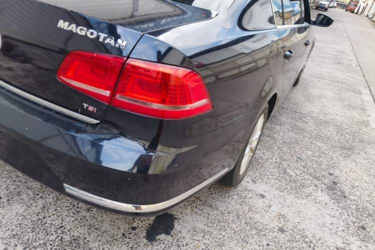 Used Volkswagen Magotan 2015 Facelift 1.8TSI Luxury Model Right Rear Taillight