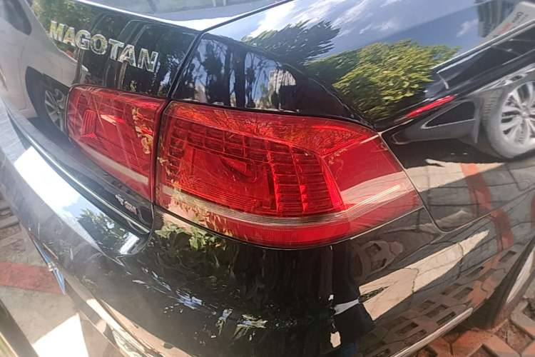 Used Volkswagen Magotan 2015 1.8TSI Advanced Model Right Rear Taillight