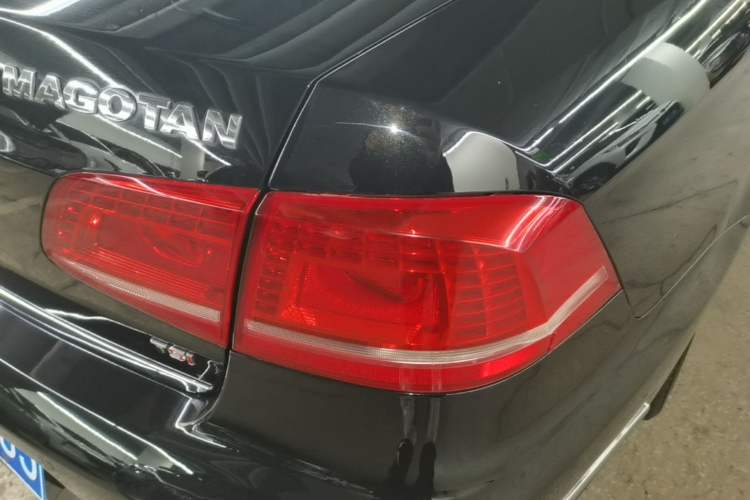 Used Volkswagen Magotan 2015 1.8TSI Luxury Model Right Rear Taillight