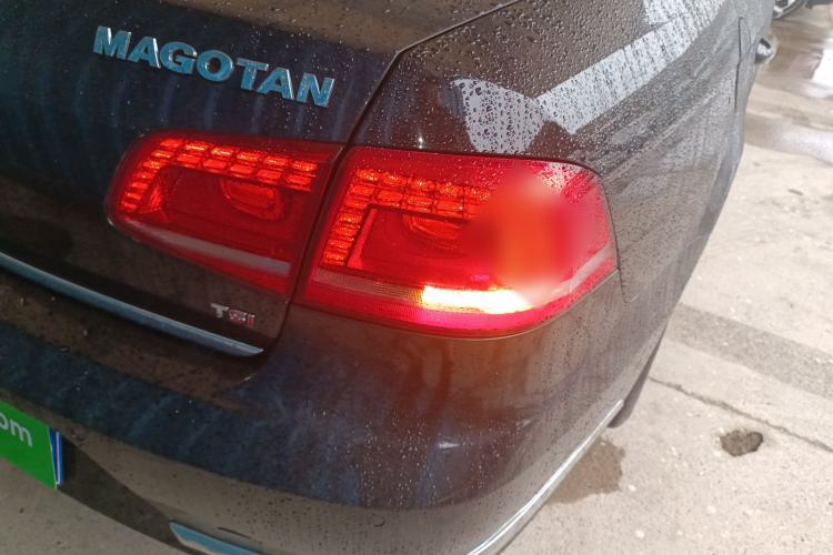 Used Volkswagen Magotan 2015 Facelift 1.8TSI Luxury Model Right Rear Taillight