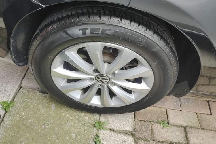 Used Volkswagen Magotan 2015 1.8TSI Luxury Model Right Rear Wheel Hub