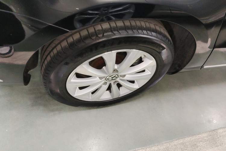 Used Volkswagen Magotan 2015 1.8TSI Luxury Model Right Rear Wheel Hub