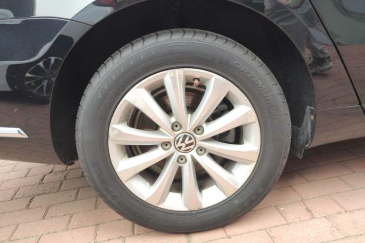 Used Volkswagen Magotan 2015 1.8TSI Luxury Model Right Rear Wheel Hub