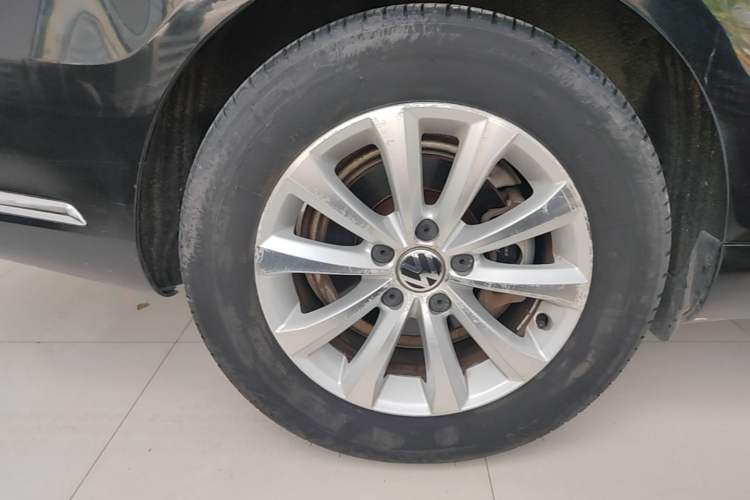 Used Volkswagen Magotan 2015 Facelift 1.8TSI Luxury Model Right Rear Wheel Hub