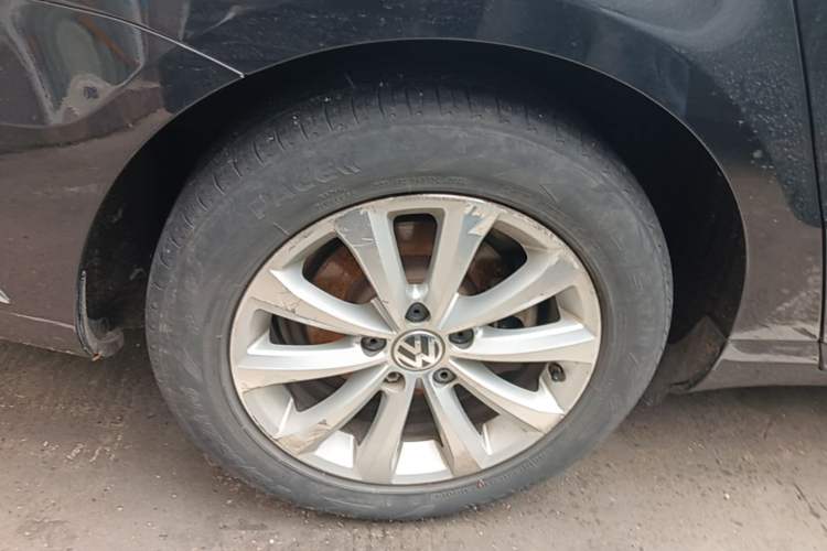 Used Volkswagen Magotan 2015 1.8TSI Advanced Model Right Rear Wheel Hub