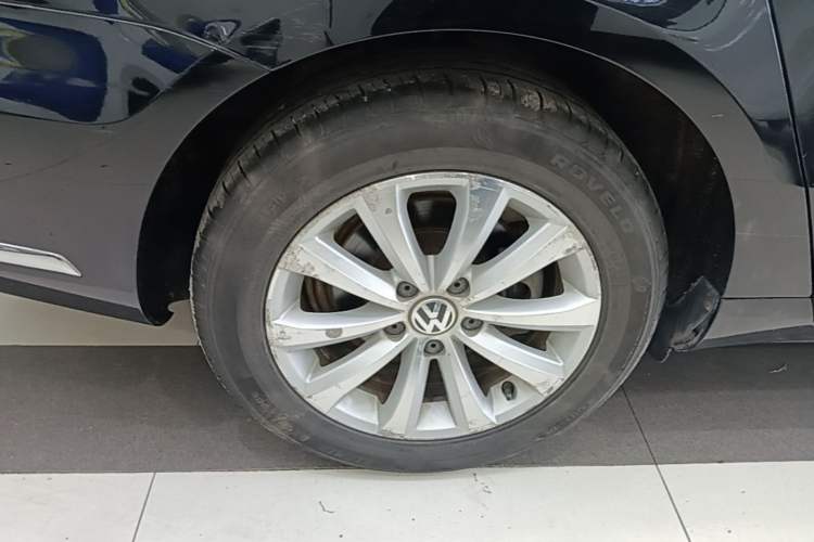 Used Volkswagen Magotan 2015 Facelift 1.8TSI Luxury Model Right Rear Wheel Hub
