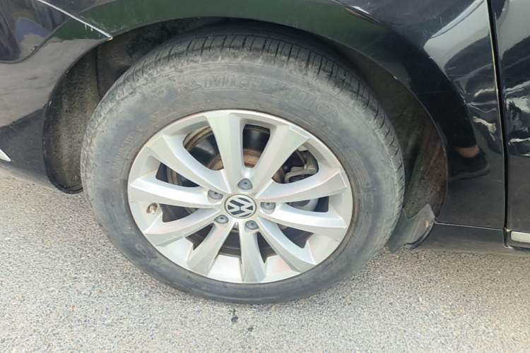 Used Volkswagen Magotan 2015 1.8TSI Advanced Model Right Rear Wheel Hub