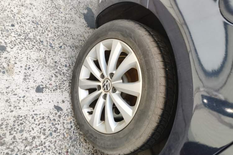 Used Volkswagen Magotan 2015 Facelift 1.8TSI Luxury Model Right Rear Wheel Hub
