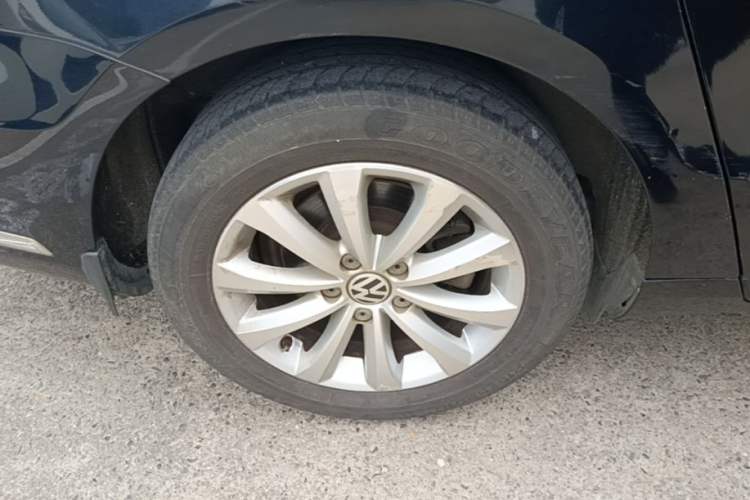 Used Volkswagen Magotan 2015 1.8TSI Advanced Model Right Rear Wheel Hub