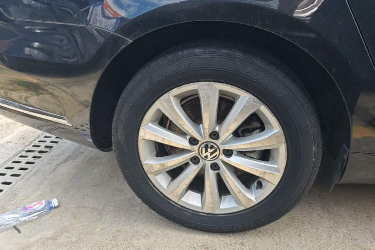 Used Volkswagen Magotan 2015 1.8TSI Luxury Model Right Rear Wheel Hub