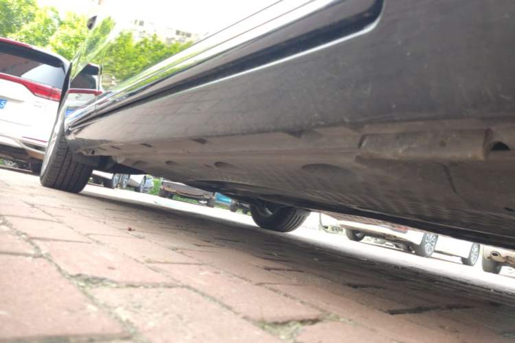 Used Volkswagen Magotan 2015 1.8TSI Luxury Model Right Side Sill