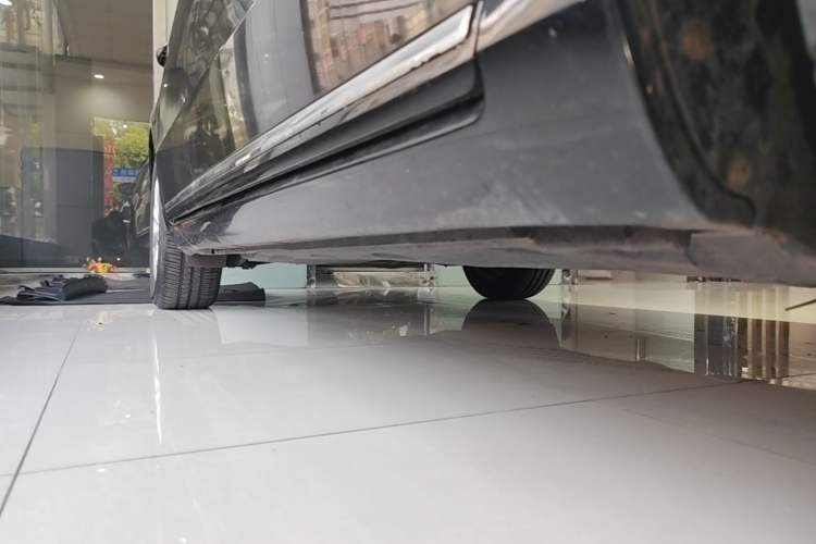 Used Volkswagen Magotan 2015 Facelift 1.8TSI Luxury Model Right Side Sill