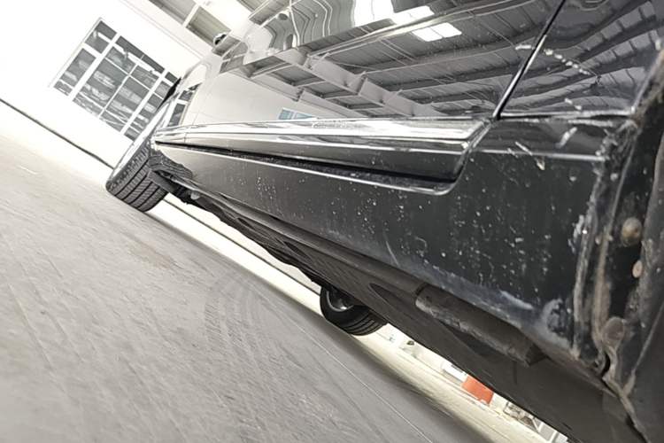 Used Volkswagen Magotan 2015 2.0 TSI Prestige Model Right Side Sill