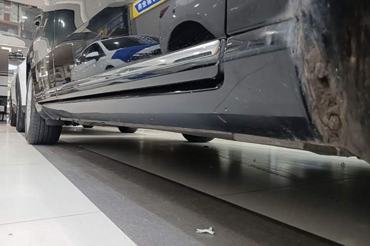 Used Volkswagen Magotan 2015 Facelift 1.8TSI Luxury Model Right Side Sill