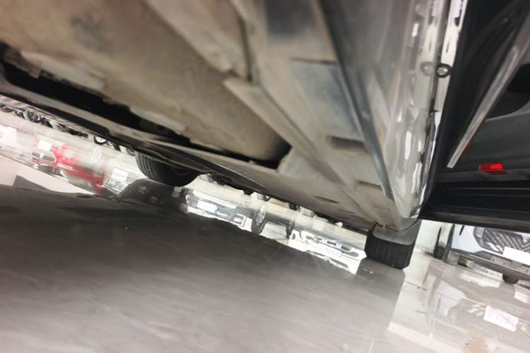 Used Volkswagen Magotan 2015 Facelift 1.8TSI Luxury Model Right Side Sill
