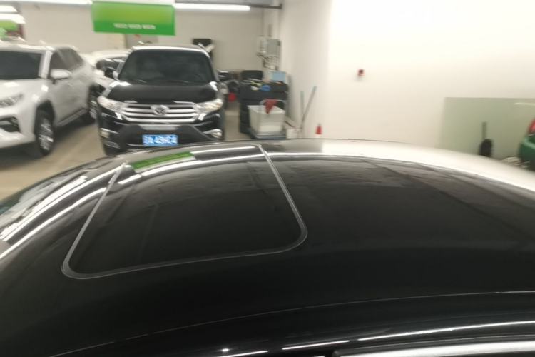 Used Volkswagen Magotan 2015 1.8TSI Luxury Model Roof