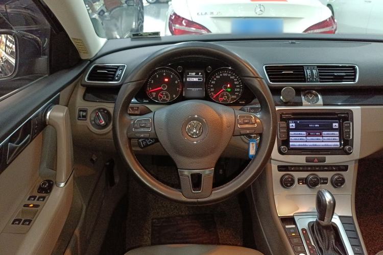 Used Volkswagen Magotan 2015 Facelift 1.8TSI Luxury Model Steering Wheel