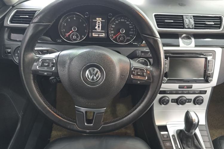 Used Volkswagen Magotan 2015 Facelift 1.8TSI Luxury Model Steering Wheel