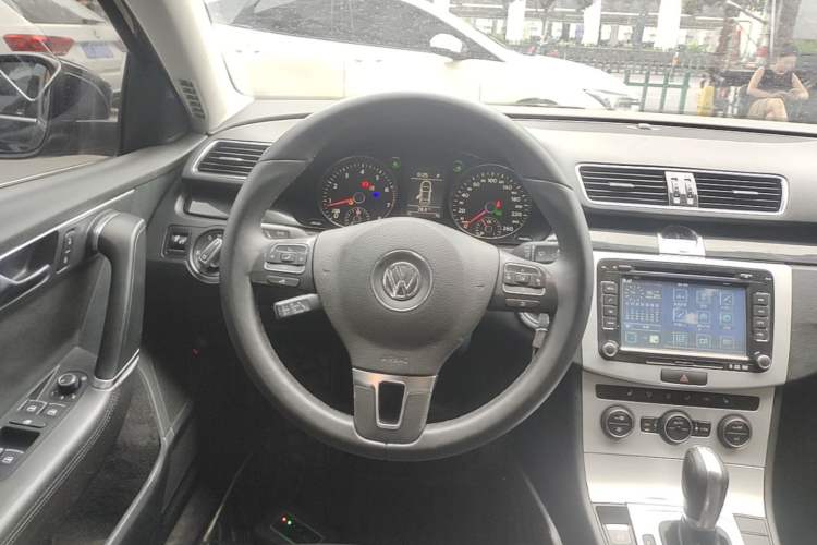 Used Volkswagen Magotan 2015 1.8TSI Luxury Model Steering Wheel