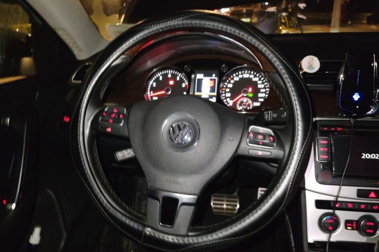 Used Volkswagen Magotan 2015 Revised Version 2.0 TSI Prestige Edition Steering Wheel