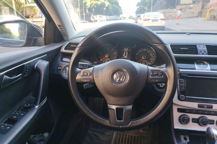 Used Volkswagen Magotan 2015 1.8TSI Luxury Model Steering Wheel